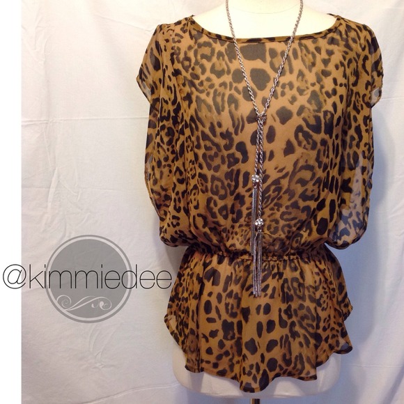 Tops - 2 pc necklace & blouse bundle for melshaewhit