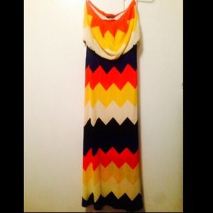 Strapless dress with zigzag pattern