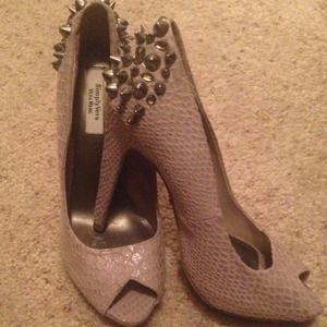 Vera wang stud heels