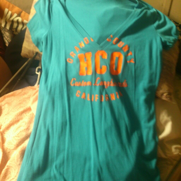 Hollister tee