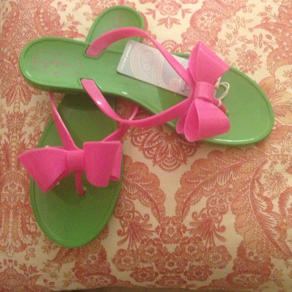 🚫SOLD IN BUNDLE🚫🎉HP🎉Weekend Wear - Picture 2 of 4