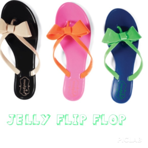 🚫SOLD IN BUNDLE🚫🎉HP🎉Weekend Wear - Picture 3 of 4