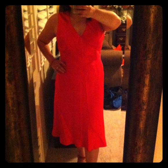 ⬇️reduced⬇️Fuschia V neck SILK dress