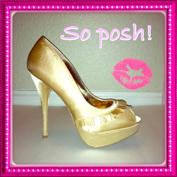Hot satin platform pumps in champagne