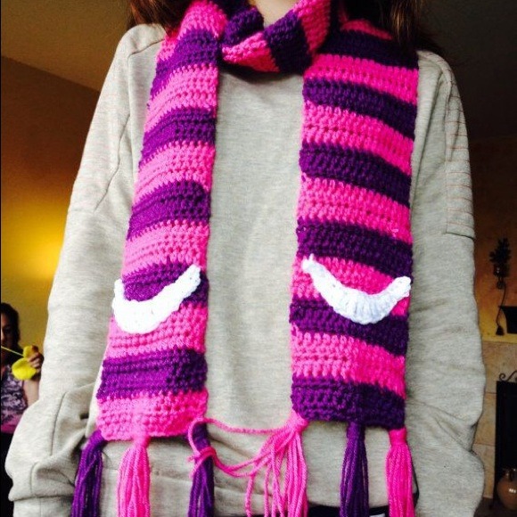Crochet Cheshire Cat Scarf - Picture 1 of 1
