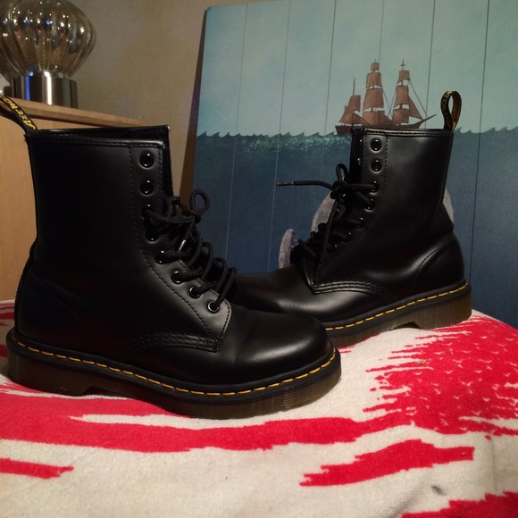 Dr. Martens 1460 8 eye boots