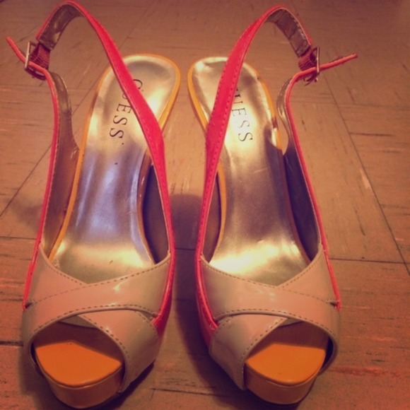 Guess high heel shoe