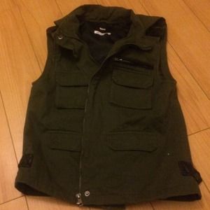 Trendy army green vest