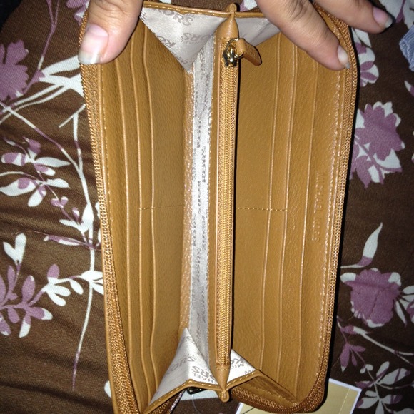 Sold!!🎈 Brand new mk purse and wallet - Picture 3 of 3