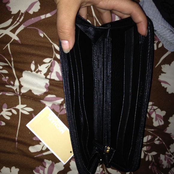 Black mk wallet - Picture 2 of 2