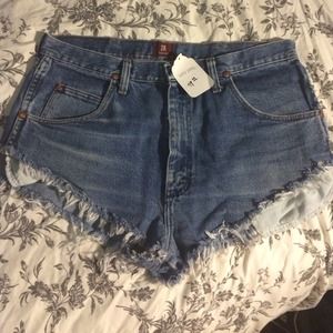 Brand New Wrangler High Waist Short W34