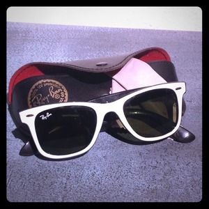 Cute White Wayfarer Ray Bans!! 😎