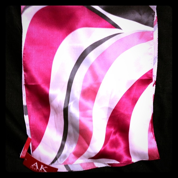 Gorgeous %100 silk Scarf Pink/white