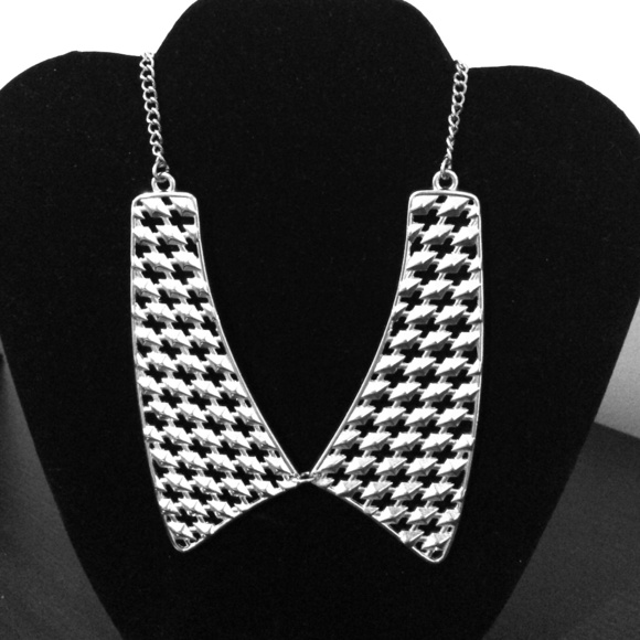 Jewelry - ✂️‼️PRICE CUT✂️‼️Shirt Collar Silver Necklace