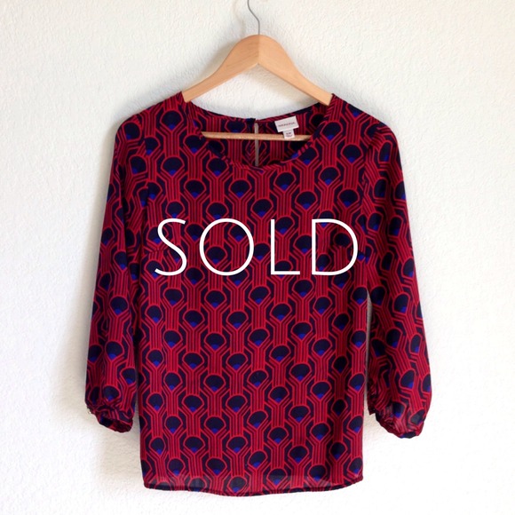 ❌❌❌Geometric Keyhole Blouse