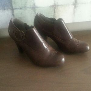 **REDUCED AGAIN**Nicole boots