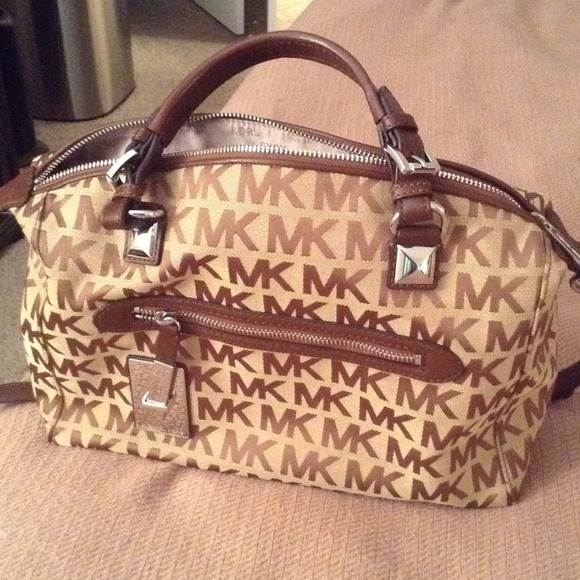 SOLD❤️💘👠🌹Authentic Michael KORS