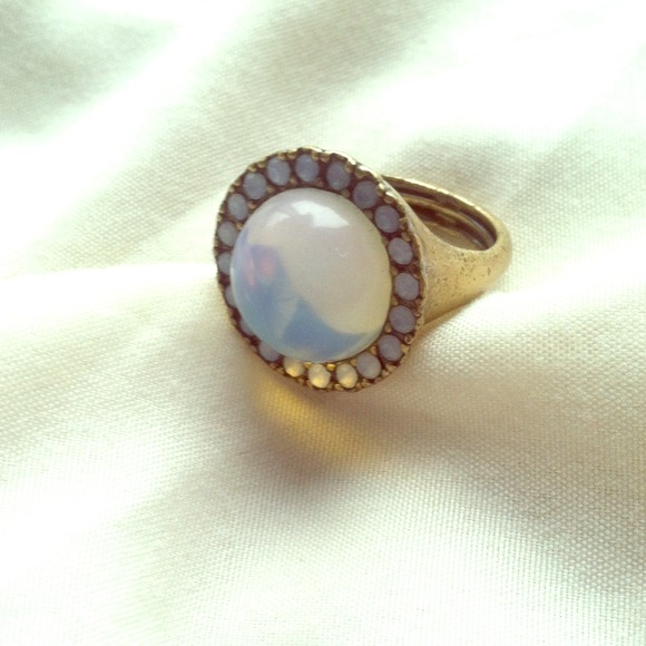 Opalesque Cocktail Ring - Picture 1 of 1