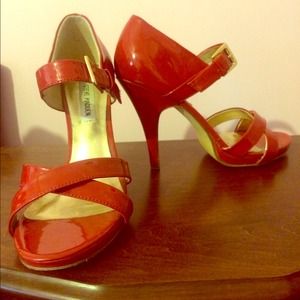 Steve Madden Red heels/pumps