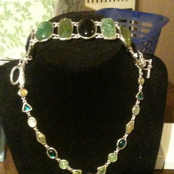 Beautiful necklace and bracelet set - Picture 1 of 1