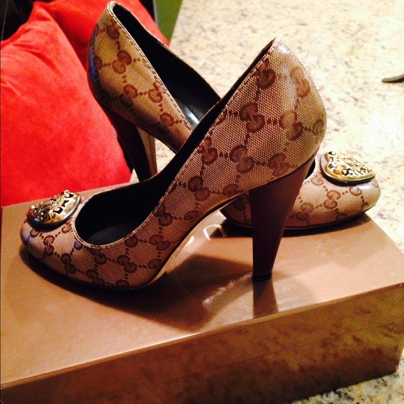 🔥💢GUCCI PUMPS IN GREAT CONDITION‼️