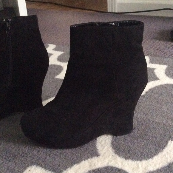 Black express wedge booties