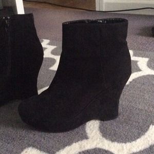 Black express wedge booties
