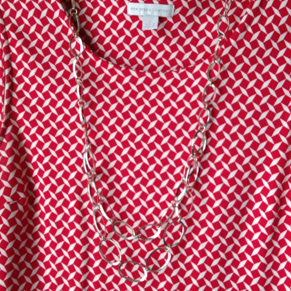 ⛔️ SOLD ⛔️New York & Co Printed Vibrant Red Dress - Picture 2 of 3