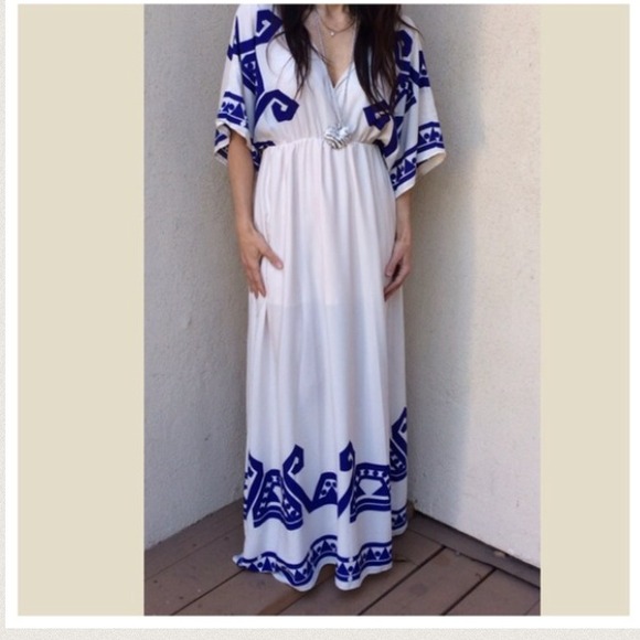 Dresses & Skirts - Stunning kimono style dress LAST ONE