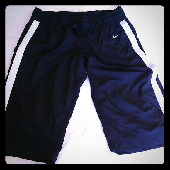 Nike sporty capri (new listing)