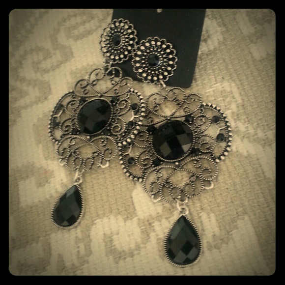 Silver earrings with black stone
