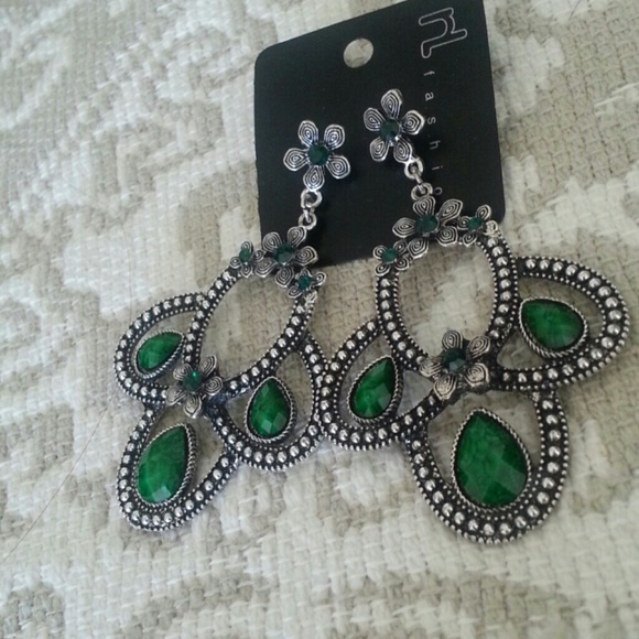 Silver earrings with green stone
