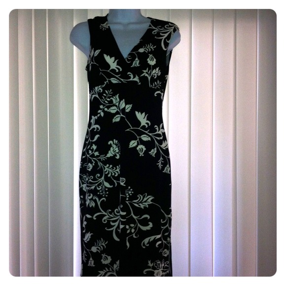 CUTE  black, white flowers, mini dress ,SMALL $12