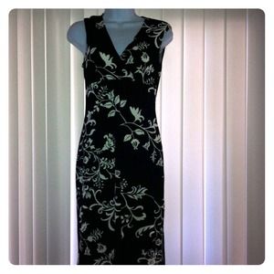 CUTE  black, white flowers, mini dress ,SMALL $12
