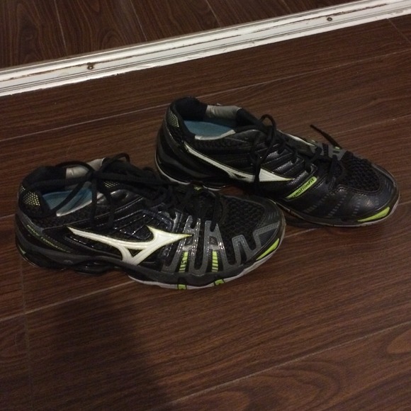 ❌SOLD❌Mizuno volleyball shoes