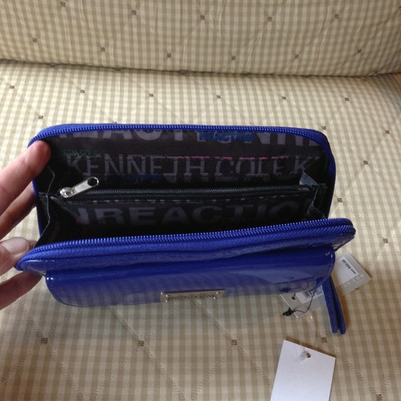 Kenneth Cole Blue Wallet - Picture 2 of 3
