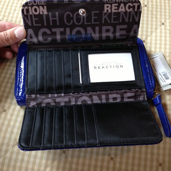 Kenneth Cole Blue Wallet - Picture 3 of 3