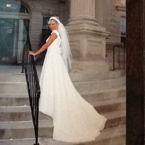WEDDING GOWN