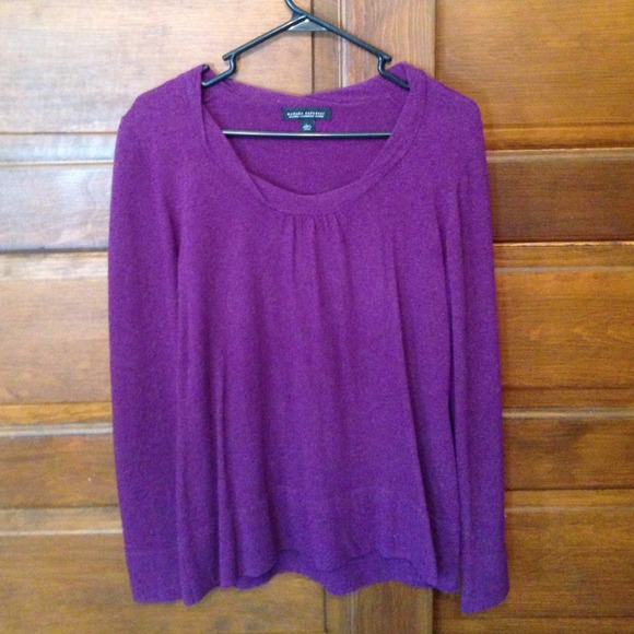 Banana Republic luxury cashmere blend sweater. L