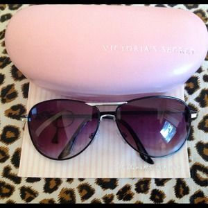**SOLD**Victoria's Secret black aviator sunglasses
