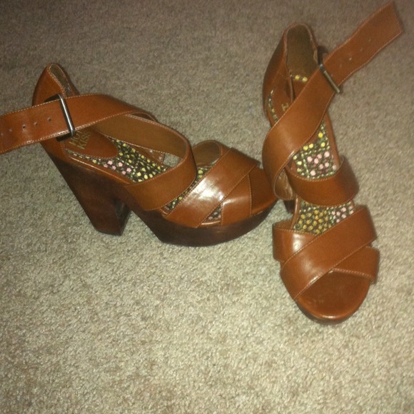 Hot Kiss Wedges