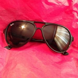 Reserver for  @pakendall 💯%Authentic ray-ban