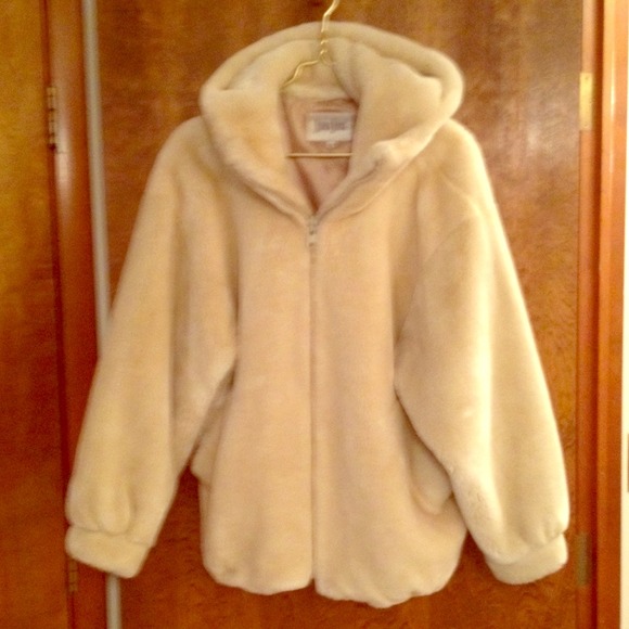 Neiman Marcus Outerwear - Stunning Cream Beaver Coat! SALE!