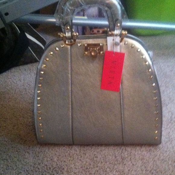 Handbag - Picture 2 of 3