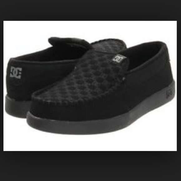 Men's black DC shoes