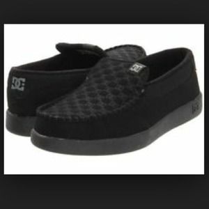 Men's black DC shoes