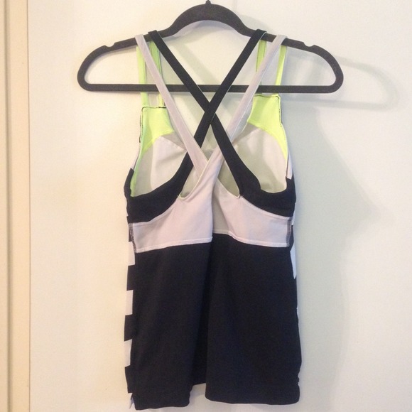 ❌Bundled Nike workout /running top (2/$15) - Picture 3 of 3