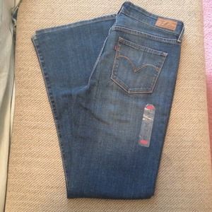 NWOT - Levi's Demi boot cut jean