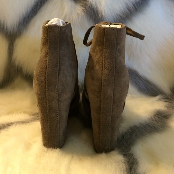 SOLD Lucky Brand suede Nellie booties 7M - Picture 3 of 4