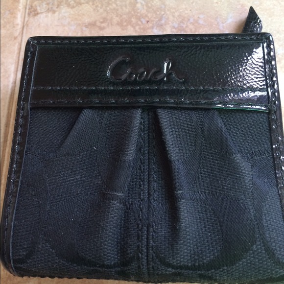 Super cute authentic Coach wallet!!